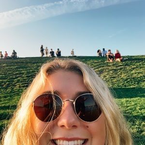 Meet your Posher, Thea